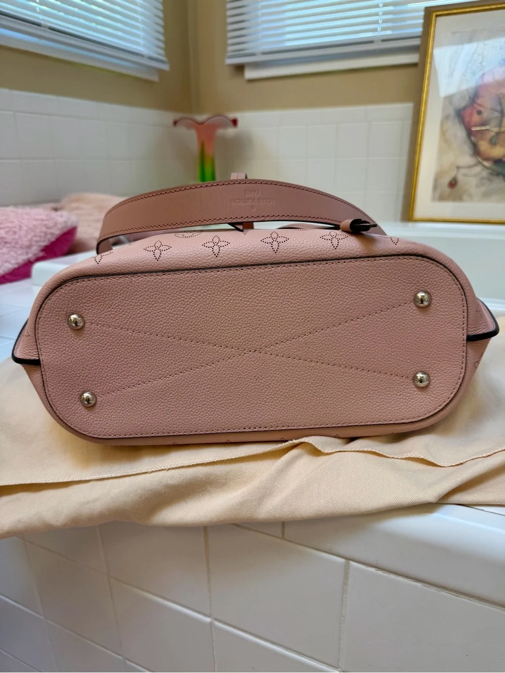 Louis Vuitton Mahina Girolatta Magnolia Handbag Pink